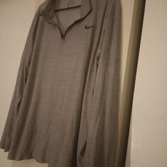 Nike Dri-Fit Pullover - Picture 4 of 6